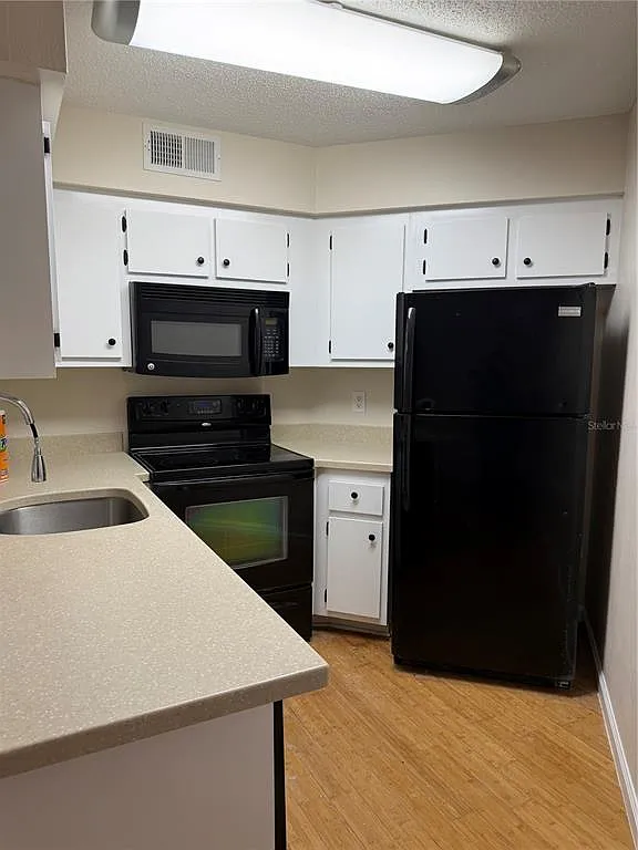 2 bed, 2.0 bath, 820 sqft, $1,550 — Photo 2