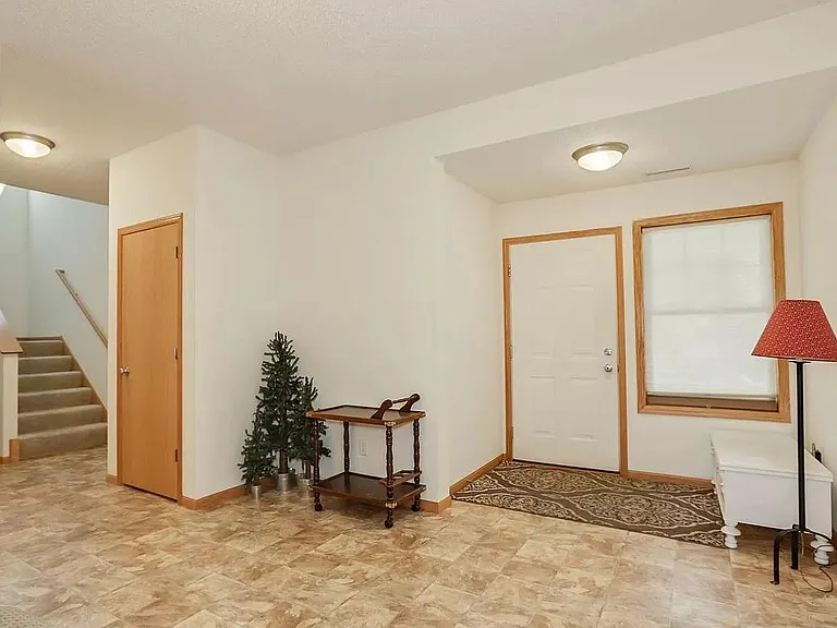 1345 Echo Lake Ct — Photo 2