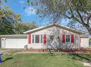 142 Hollywood Cir, Creve Coeur, IL