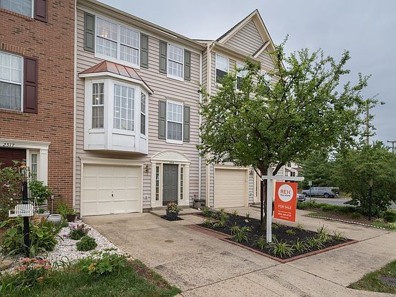 3rd image of 2519 Isham Randolph Dr