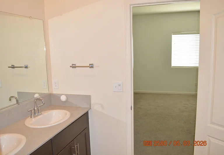 4220 Freemark Ave — Photo 12