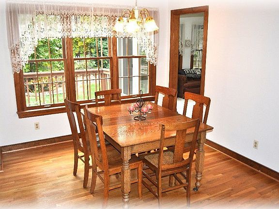 Kitchen Eat In Area