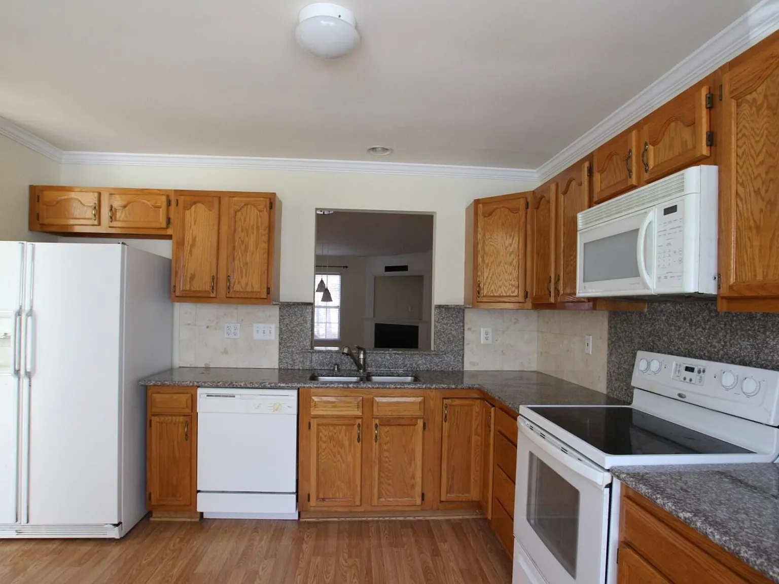3 bed, 2.5 bath, 1450 sqft, $1,750 — Photo 3