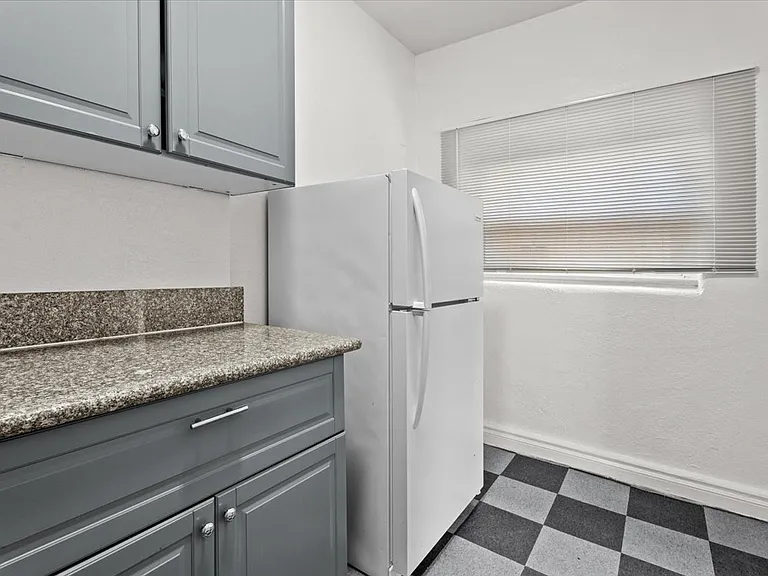 Madison Apartments — Photo 9