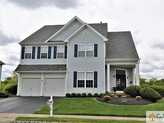 2nd image of 17 Dogwood Dr