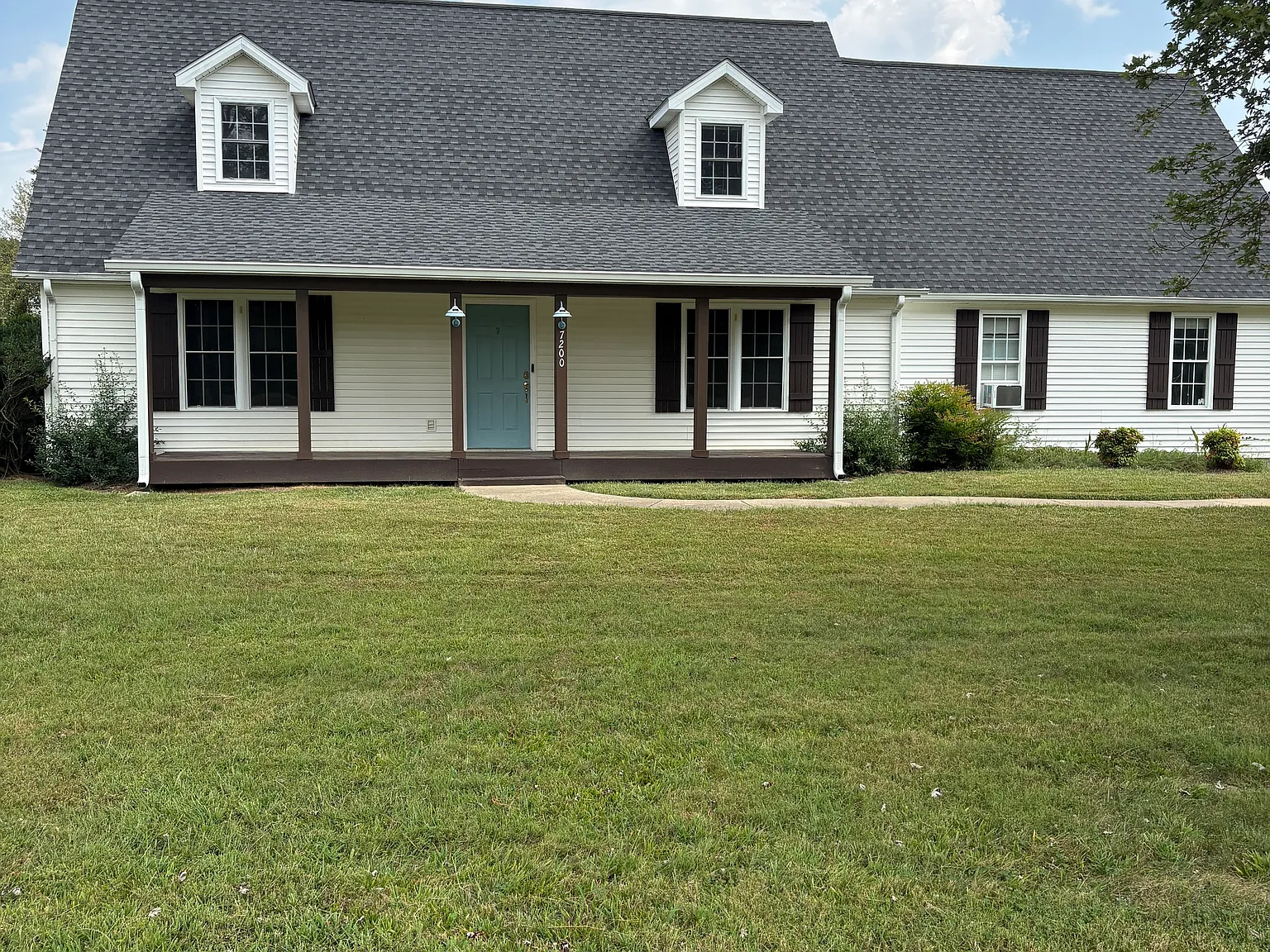 3 bed, 2.5 bath, 1650 sqft, $2,200 — Photo 1