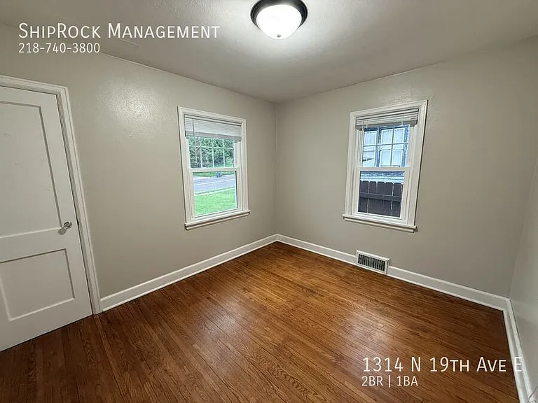 1314 N 19th Ave E — Photo 8