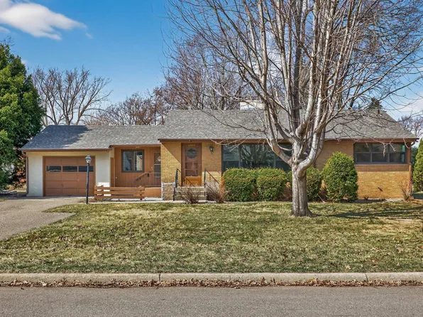 2009 Wheeler St N, Roseville, MN 55113