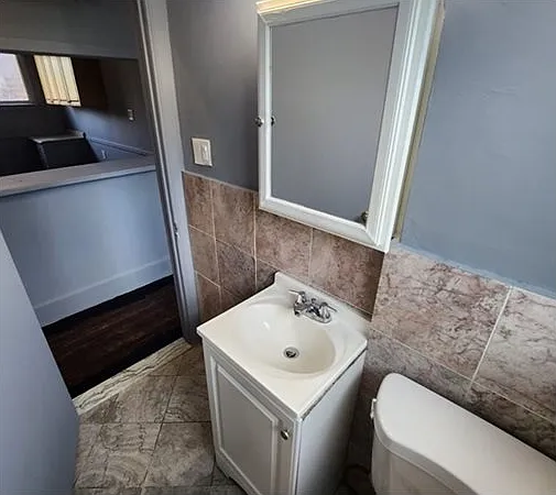 3 bed, 1.0 bath, 1200 sqft, $900 — Photo 4