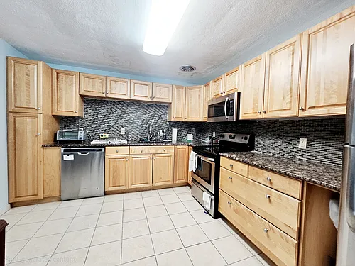 205 Kent St Photo 1