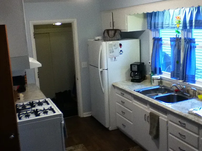 907 W 8th Ave — Photo 4
