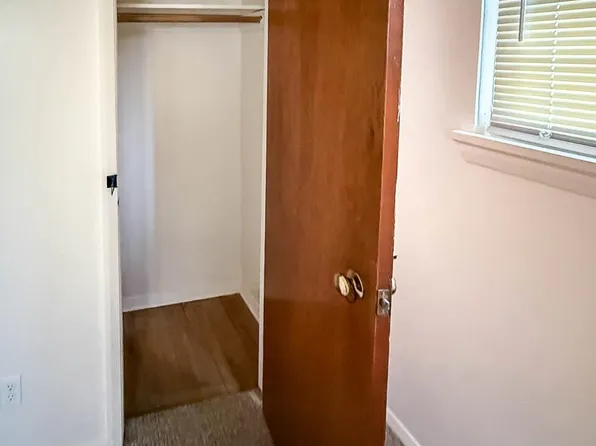 14 Suburbia Court image 8 of 21