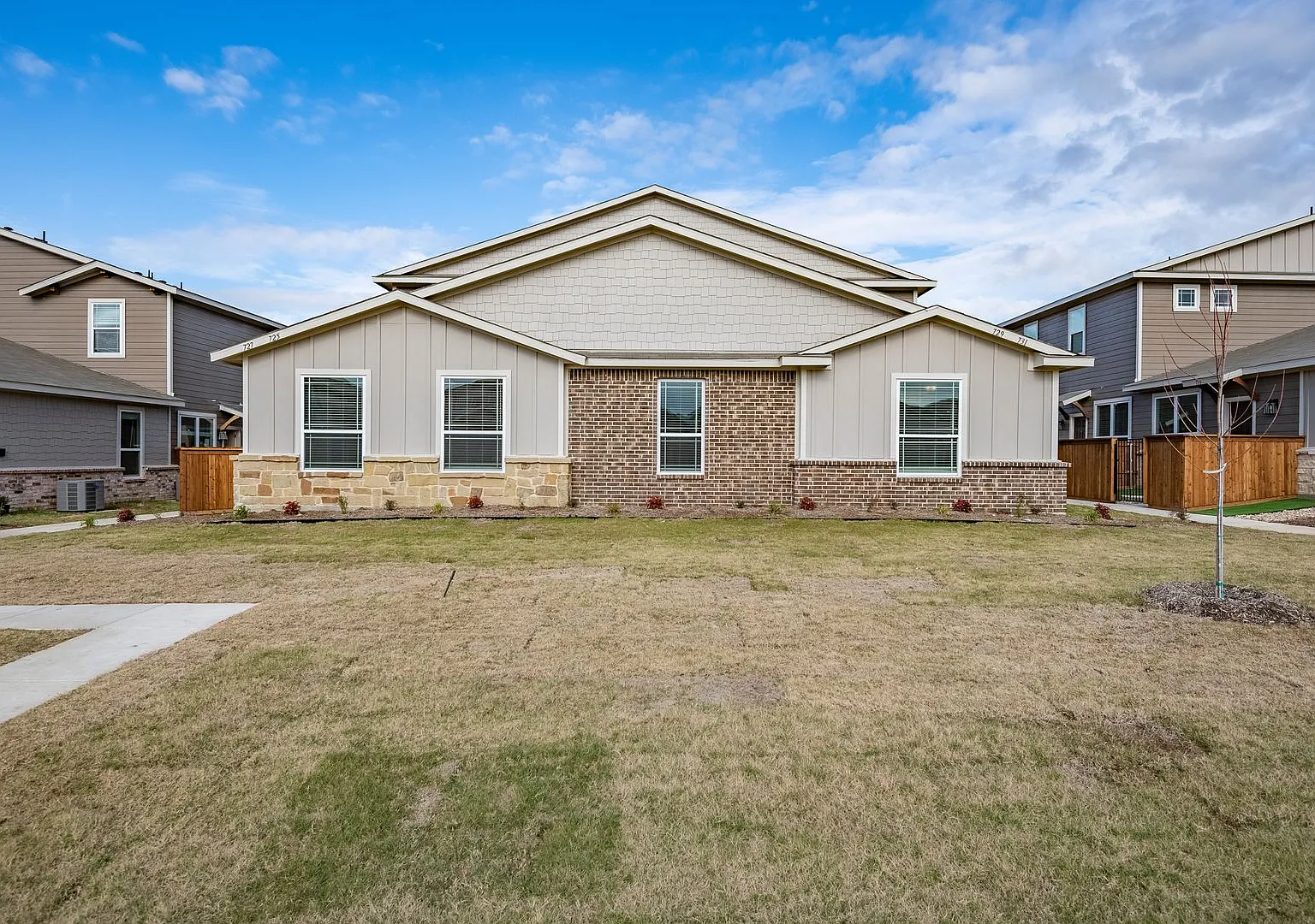 Gorgeous 3 Bedroom Four Plex Located In Midlothian Isd! — Photo 1