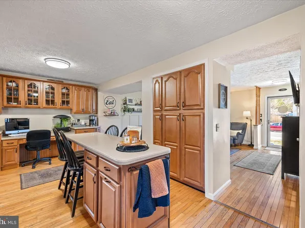 7914 Leeds Dr, Pasadena, MD 21122