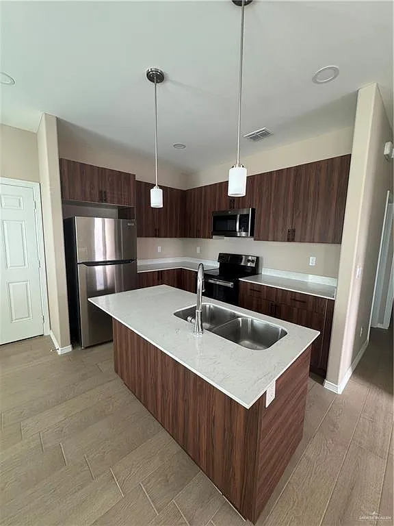 1 bed, 1.0 bath, 2952 sqft, $925 — Photo 2