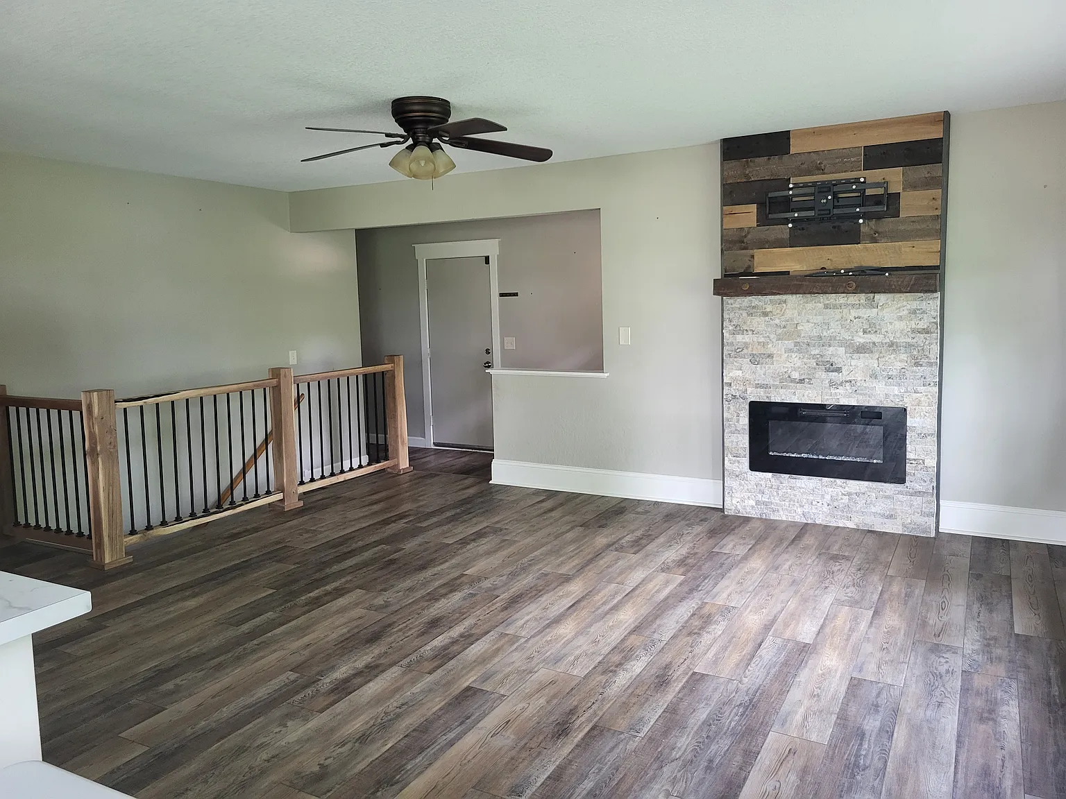4 bed, 2054 sqft, $2,850 — Photo 3