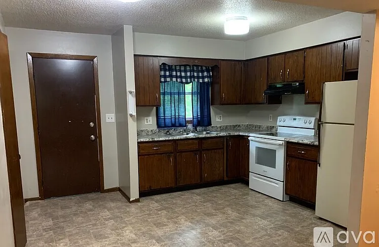 2230 Davis St — Photo 3