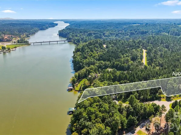 2240 Island View Ln NE #7, Connelly Springs, NC 28612