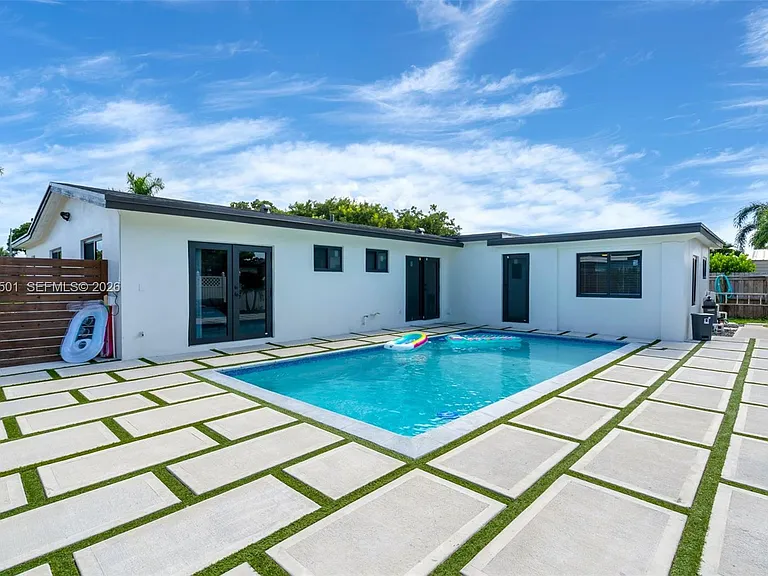 3609 SW 23rd St — Photo 9
