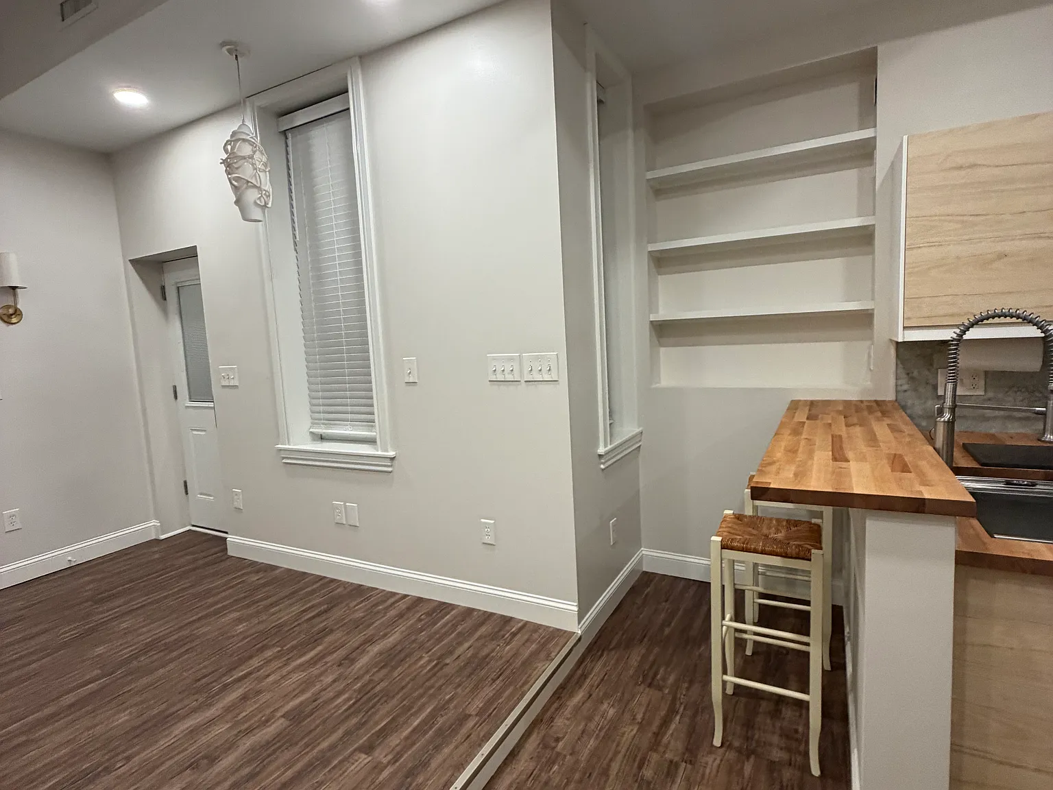 2 bed, 1.5 bath, 864 sqft, $2,000 — Photo 2