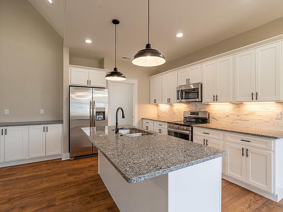 4th image of 1604 Daly Dr