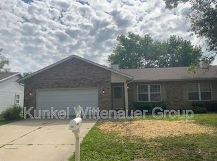111 Twin Oaks Dr, Shiloh, IL 62221