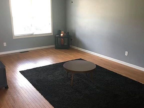 3rd image of 365 Catalpa Cir