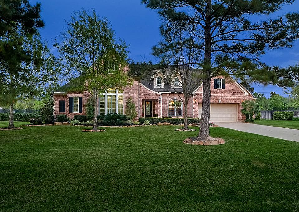 1st image of 38 Highclere Park Dr