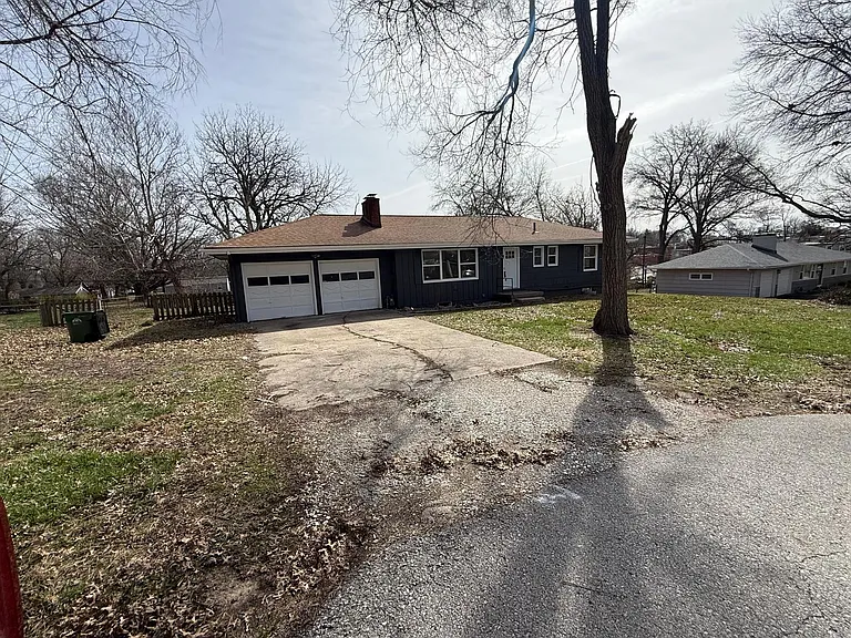 7205 Overton Ave — Photo 1