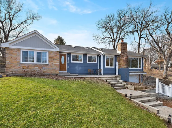 4433 Wildwood Dr, Crystal Lake, IL 60014