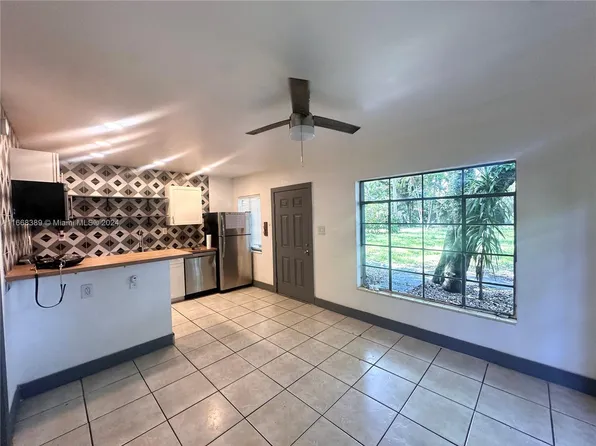 1418 SW 27th St #1, Fort Lauderdale, FL 33315