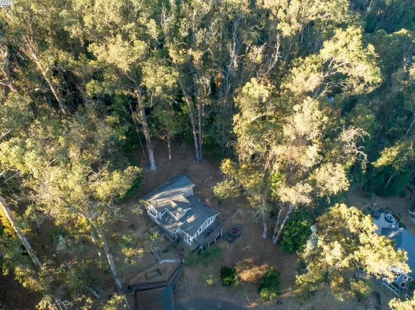 6940 Pinehaven Rd, Oakland, CA 94611