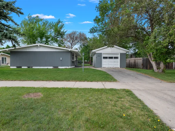 2504 2nd Ave SW, Minot, ND 58701
