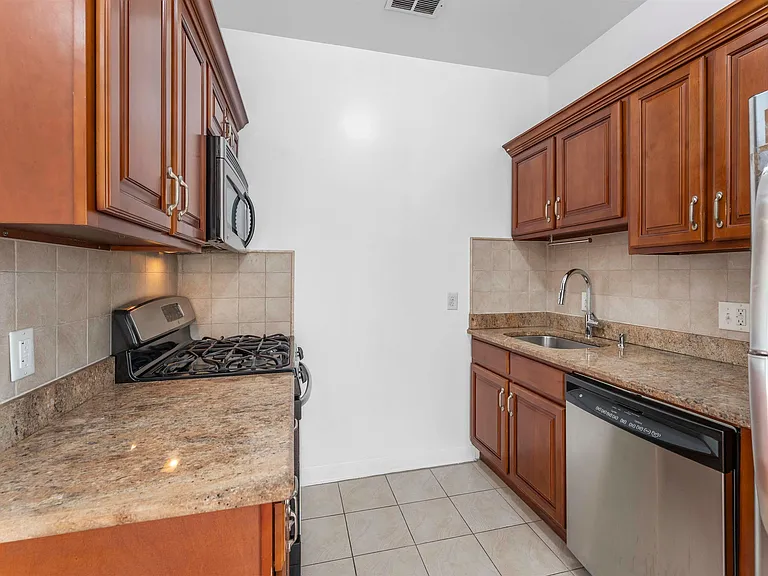 239 Baldwin Ave #3 — Photo 11
