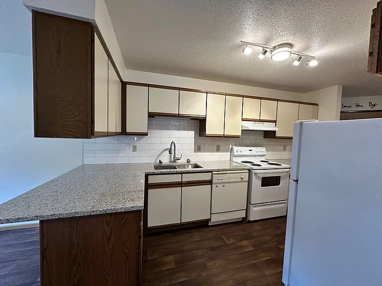 Ashwood Birchwood Apartments — Photo 29