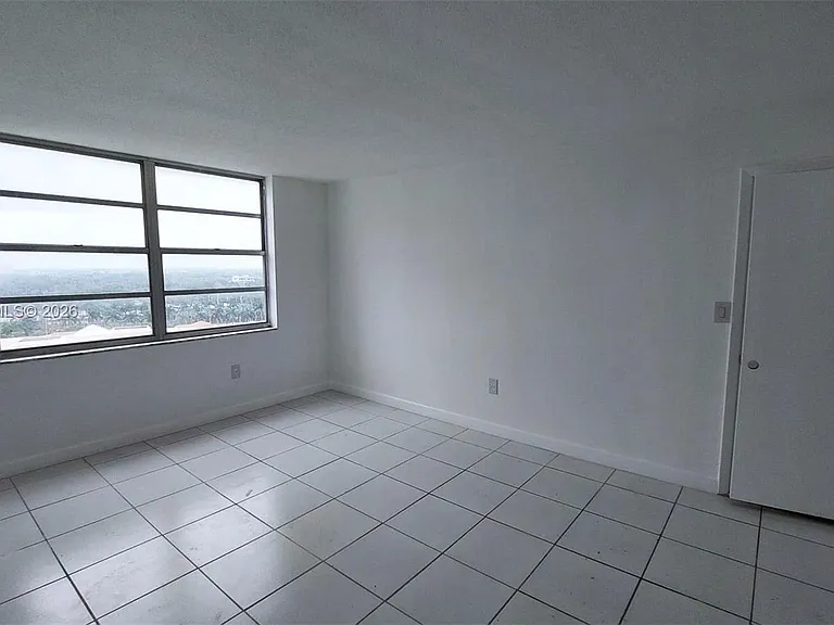 2750 NE 183rd St #1405 — Photo 7