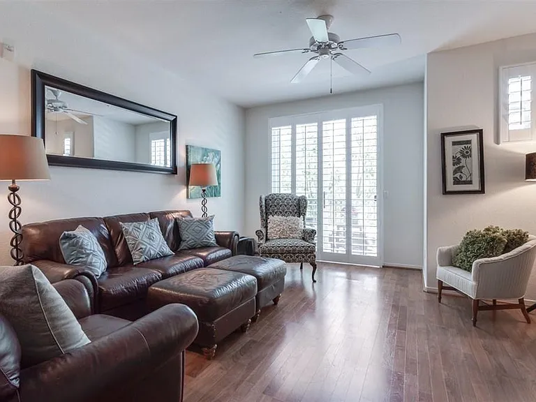 1383 Cattail Ct — Photo 3
