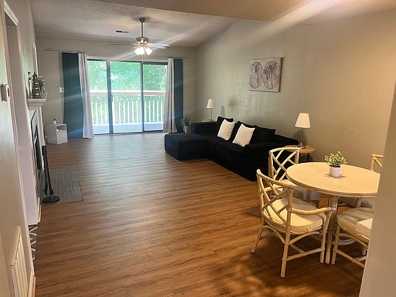 3rd image of 332 Edgewater Ln