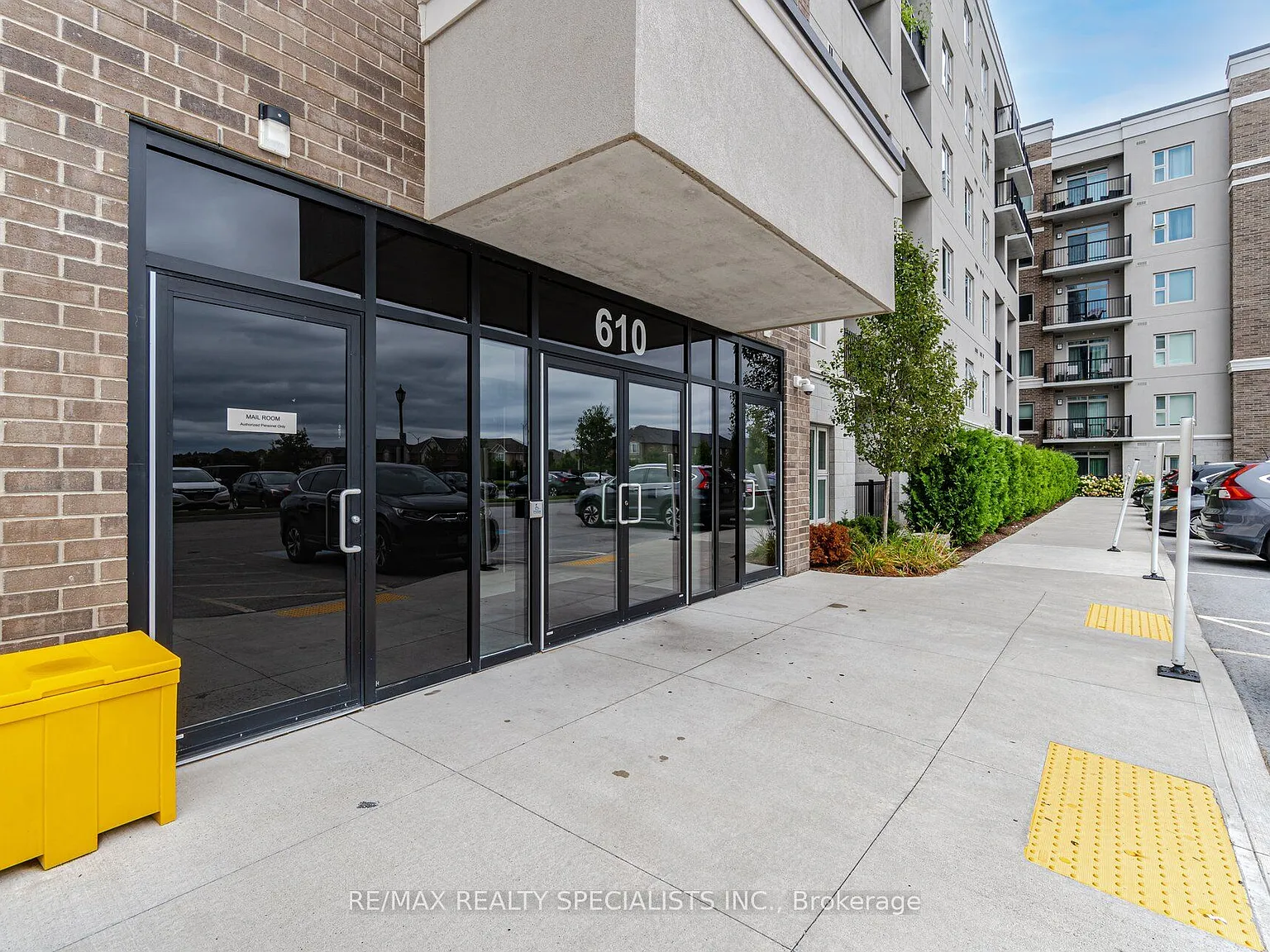 6TEN Condos — Photo 2