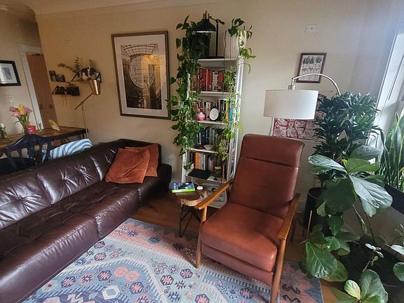4th image of 2050 W Summerdale Ave #2-B