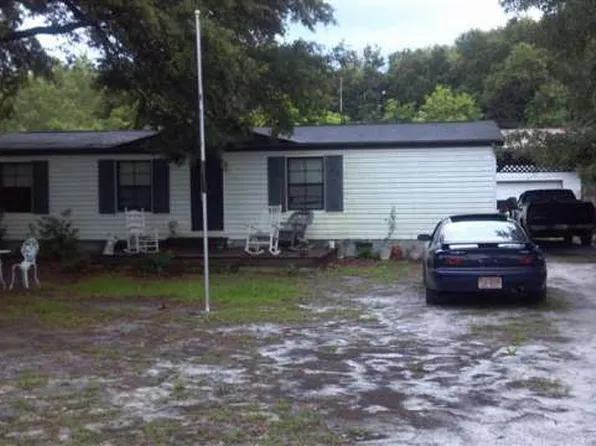 1054 Oakhurst Rd, Southport, NC 28461