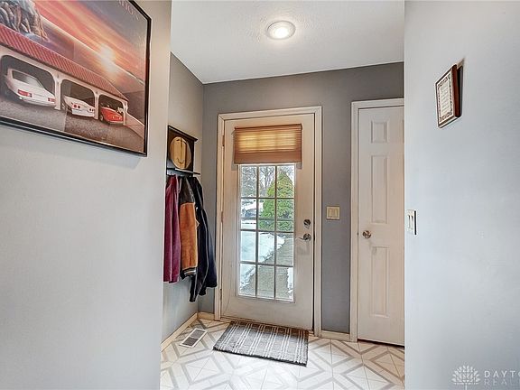 4th image of 476 Meadowview Ct