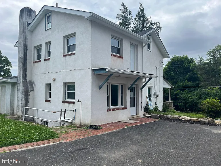 422 Willow Grove Ave — Photo 1