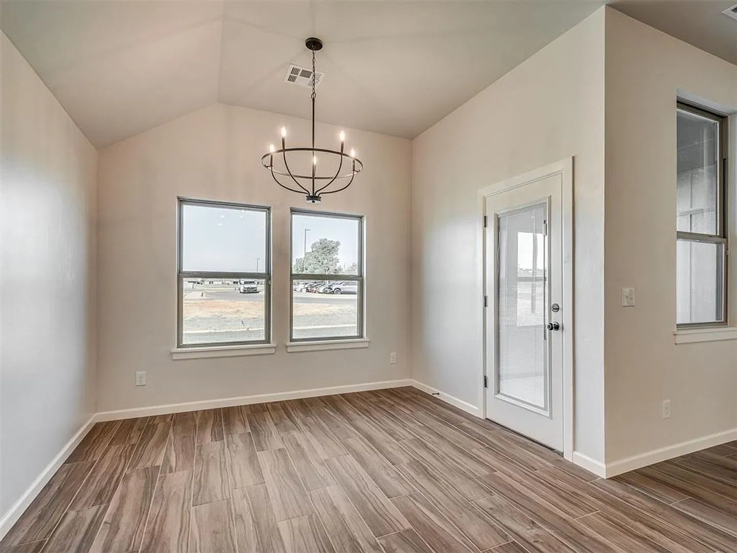 Brand New Home In Mustang! — Photo 3