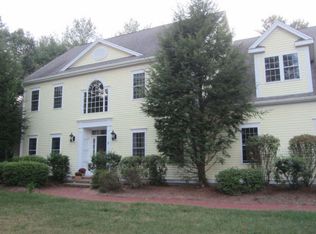 5 River Bend Rd, Upton, MA 01568