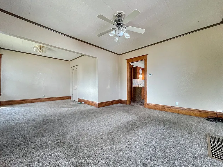 1116 Yout St — Photo 3
