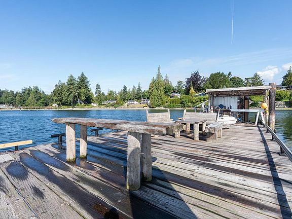 4th image of 5957 Sooke Rd