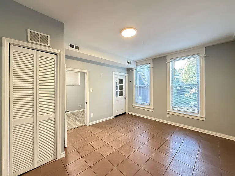 3511 W Dickens Ave #1 — Photo 9