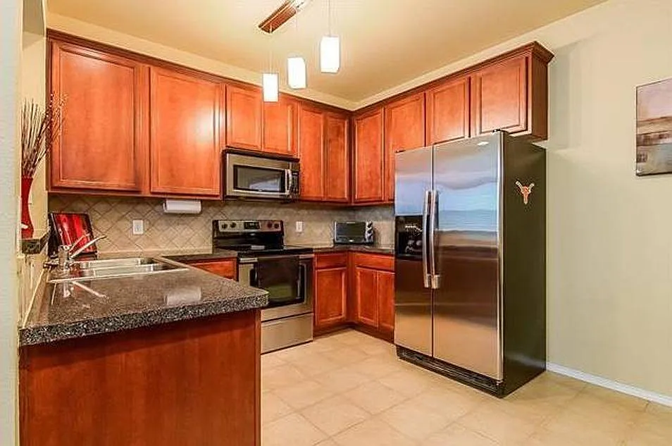 3 bed, 2.5 bath, 1537 sqft, $1,995 — Photo 3