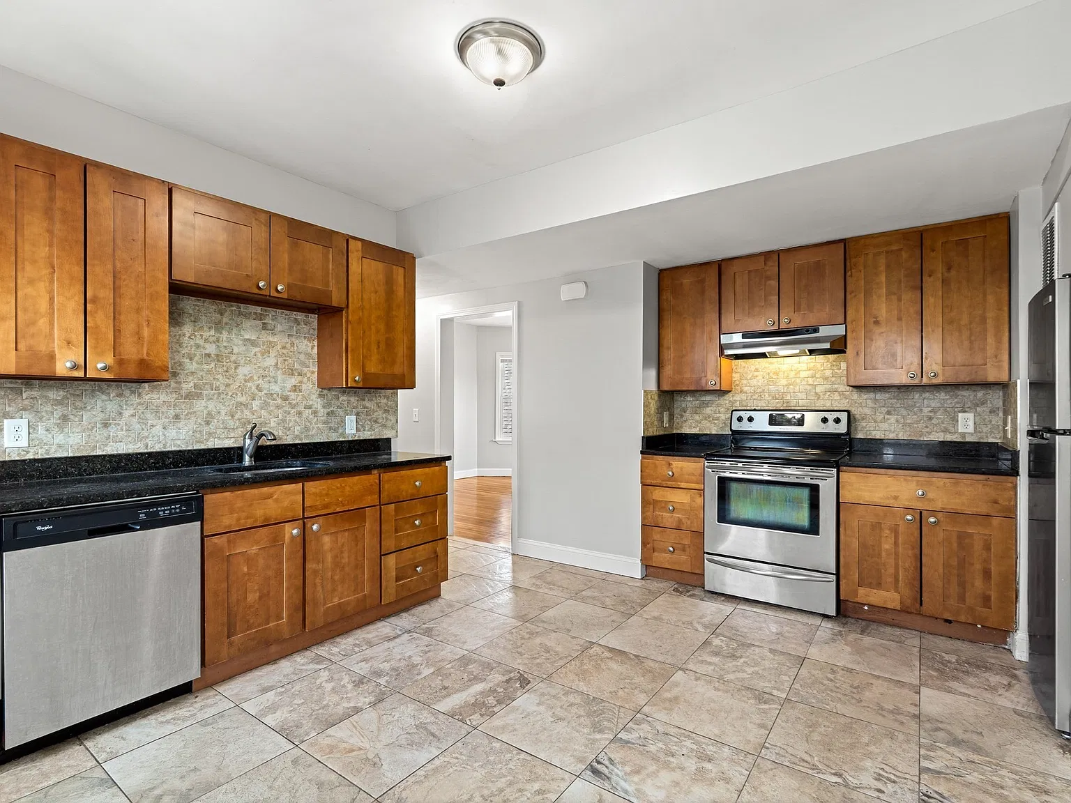 3 bed, 1200 sqft, $3,200 — Photo 4